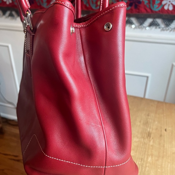 GORGEOUS RED VINTAGE 7757 COACH HAMPTONS Large Tote Bag Purse Leather - Picture 4 of 9